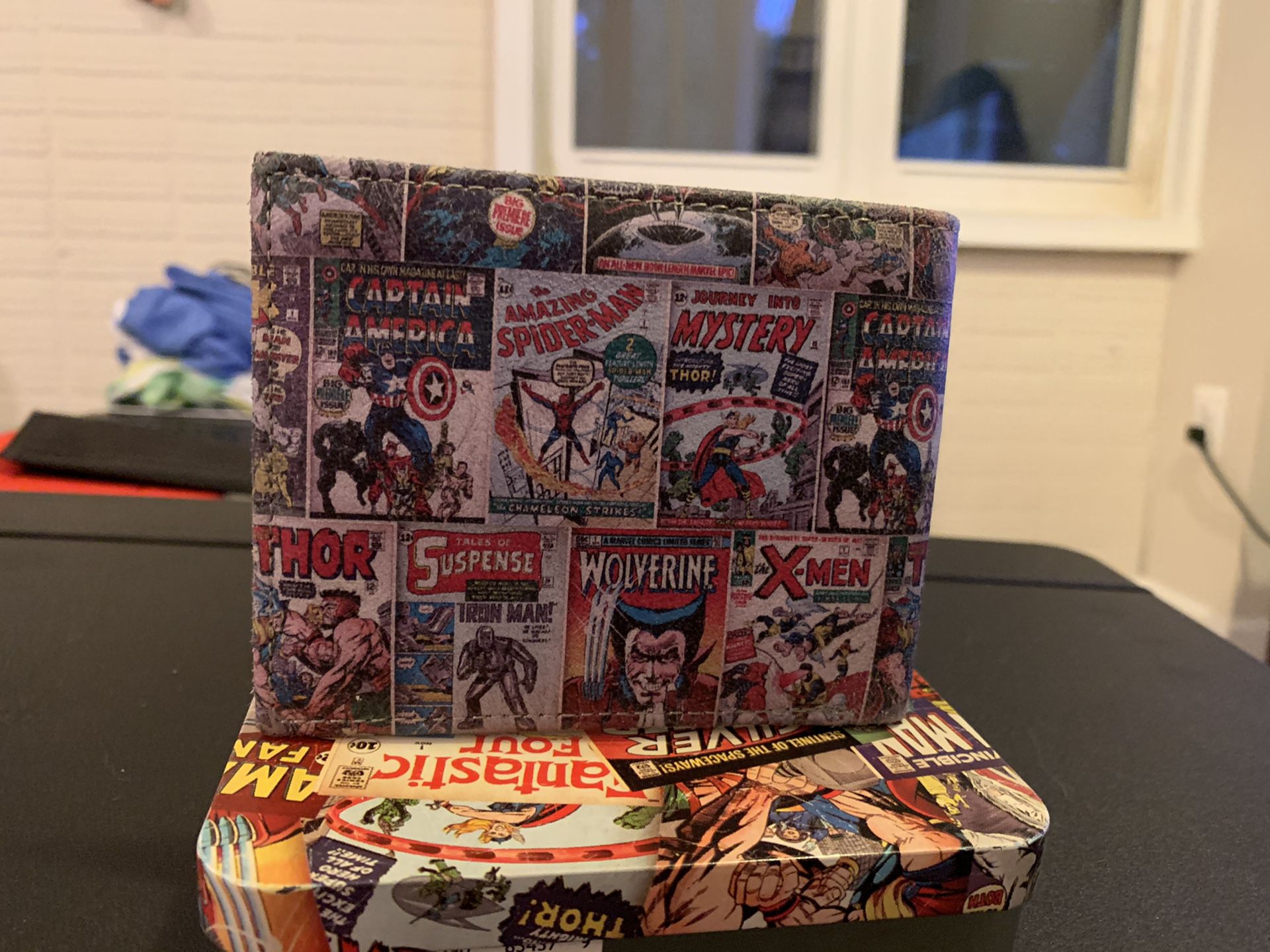 Genuine Leather marvel wallet with tin