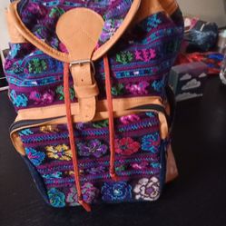 MOCHILA TIPICA TEJIDA A MANO 