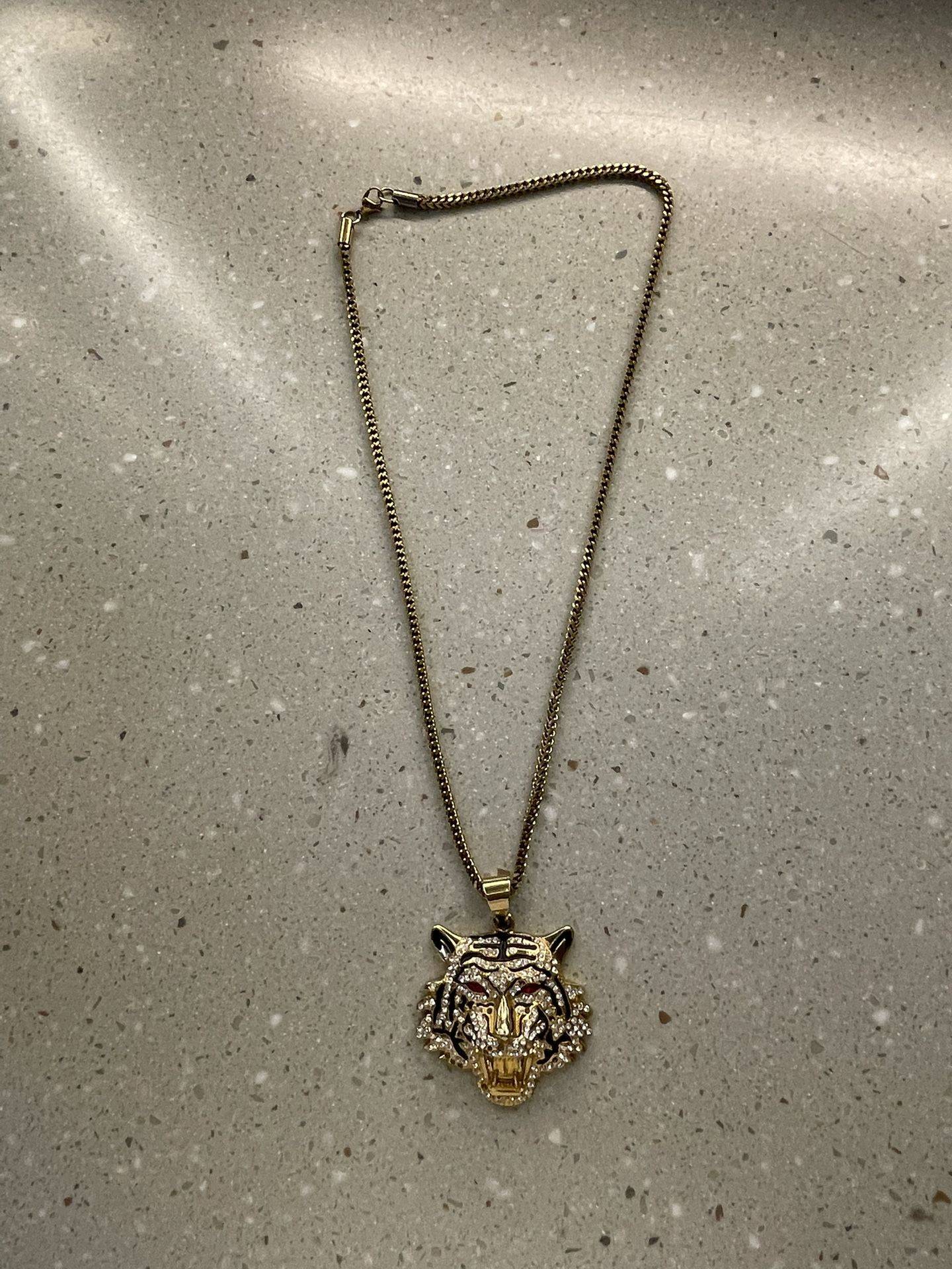 Gold Chain With Pendant