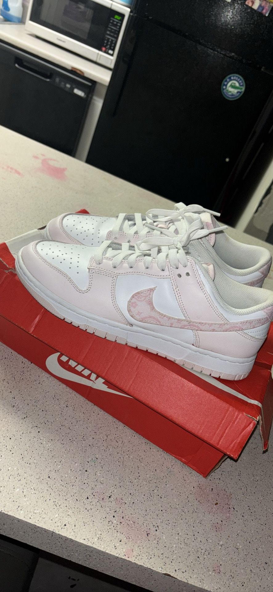 Nike dunks women’s 9.5