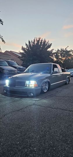 V8 bagged MiniTruck