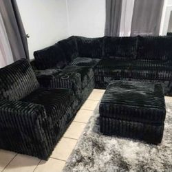 NEW  SECTIONAL SOFA