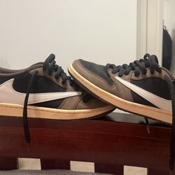 Travis Scott Jordan 1 Low Mocha Size 8.5 - Used