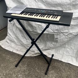 Yamaha Electronic Keyboard & Stand