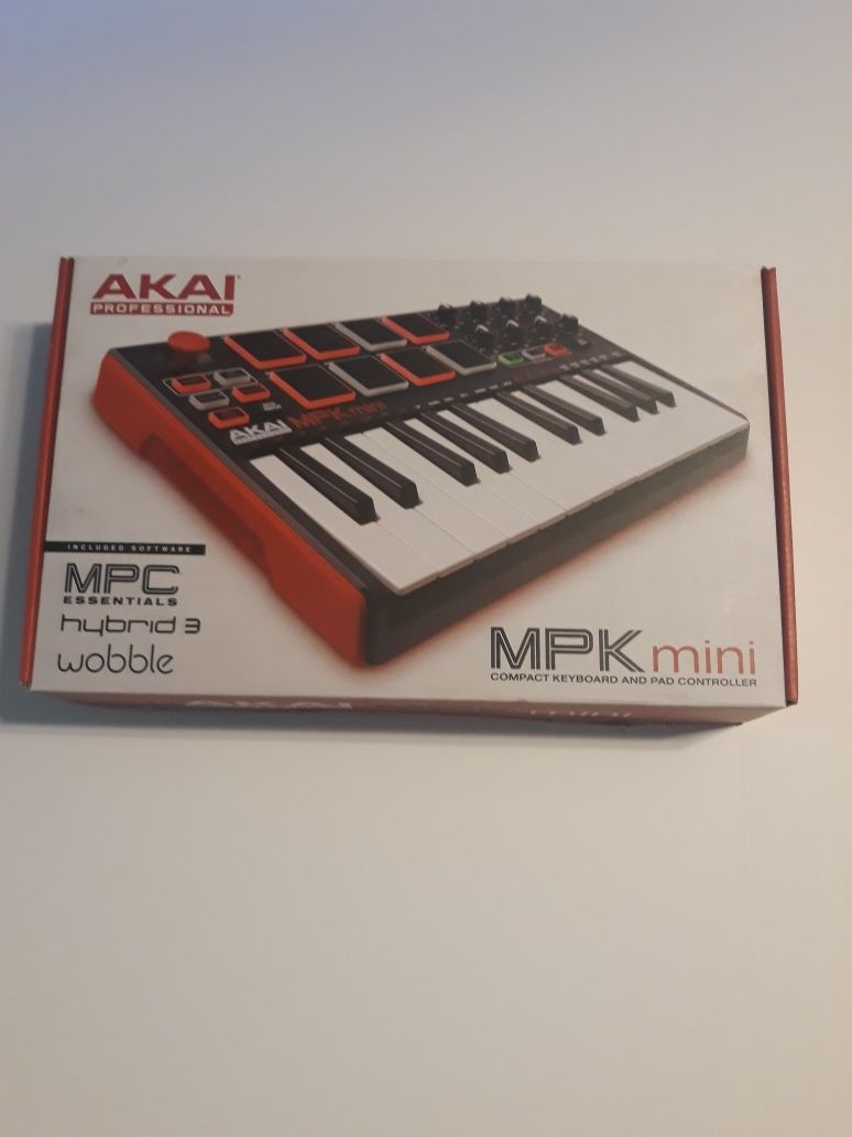 AKAI MPK mini keyboard pad controller