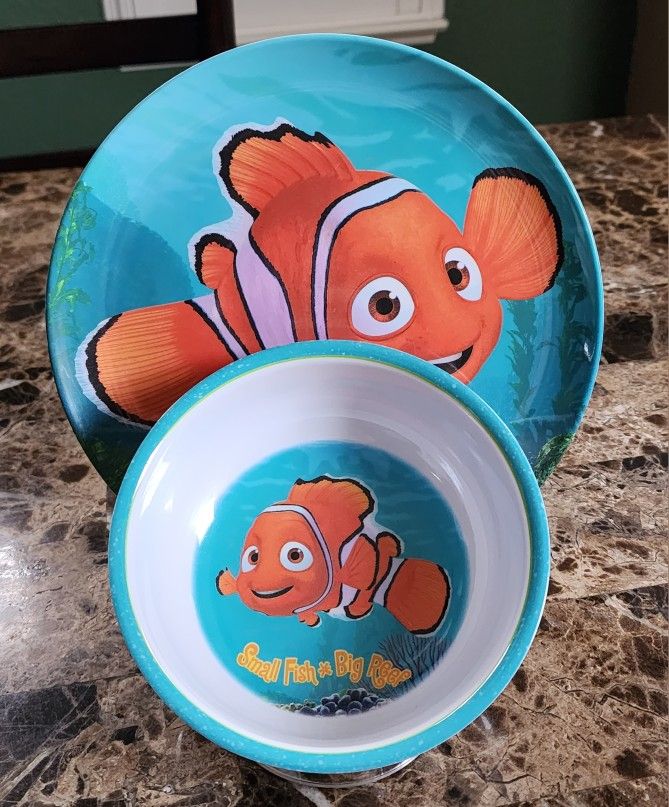 Vintage Finding Nemo Melamine Plate & Bowl Set (DONT ASK IF AVAIL. WILL DELETE IF SOLD. SERIOUS BUYER ONLY)