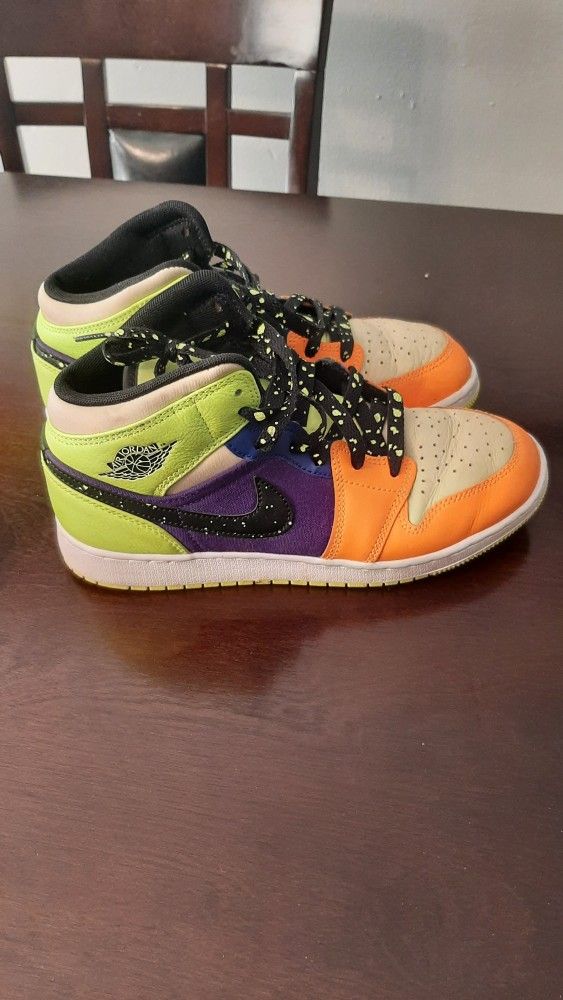 Multicolor Jordan 1. Big Kids Size 5.5