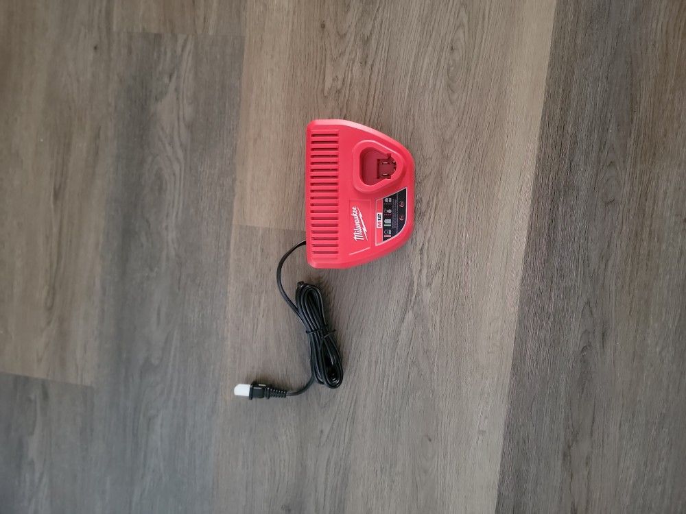 Milwaukee M12 Battery Charger
