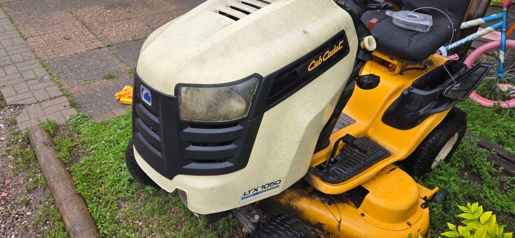 Used Cub Cadet LTX1050 Hood