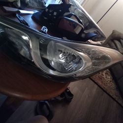 2011 Hyundai Elantra Drivers Side Headlight 