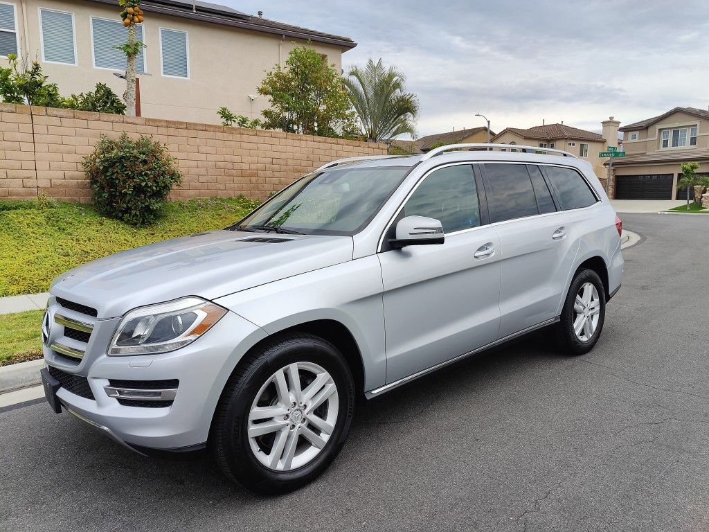 2013 Mercedes GL450 In Excellent Condition