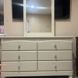 Dresser Perfect Condition 