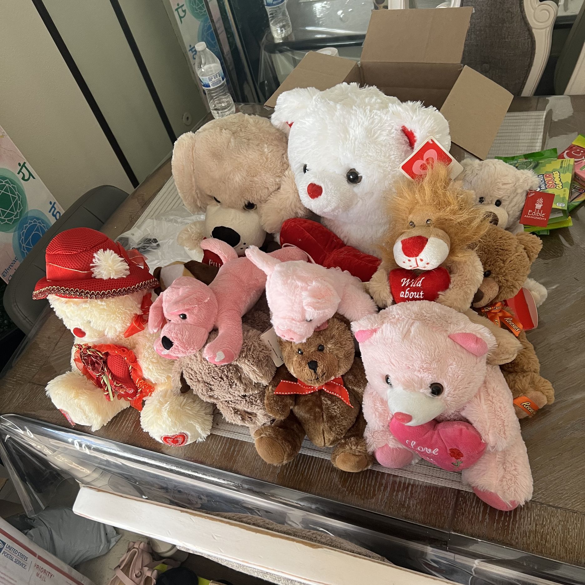 Teddy bears there in good condition everything must go