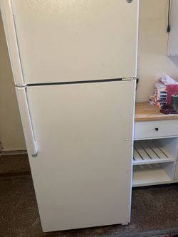 GE Fridge/ freezer