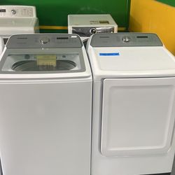 set washer and dryer gas use like new 