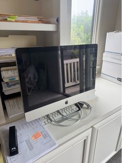 Older Apple Mac works good