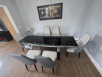 Selling my glass Dining Table + 6 Brand-New Chairs.