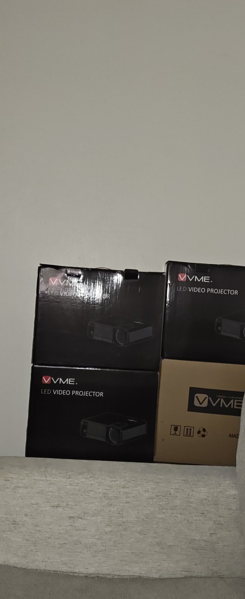 Brand New Led Projector HDMI USB VGA Pro White