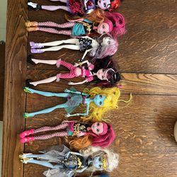 9 MONSTER HIGH DOLLS OG’S COFFIN LOT