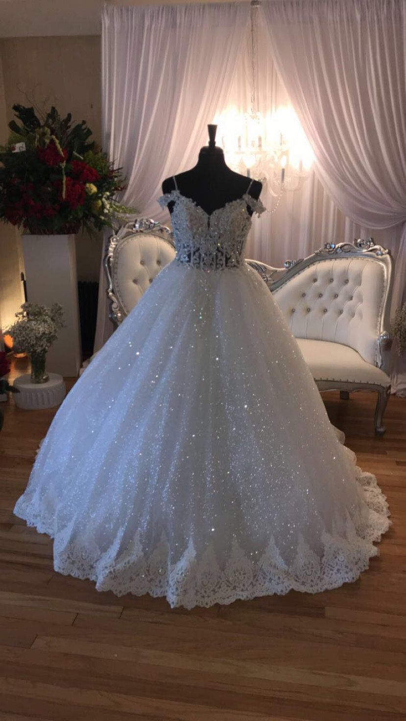 Wedding dress ball gown size 14 street size 10 corset