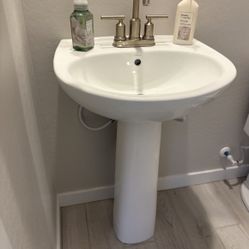 Pedestal Sink 