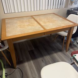 wood dining table 