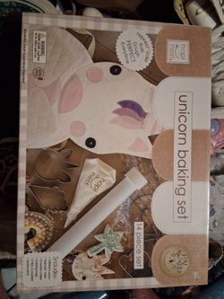 NEW hapinest Unicorn baking set