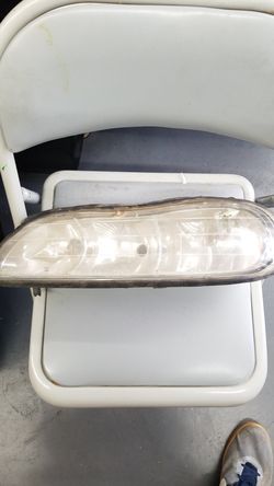 97- 99 Chevy Malibu left headlight