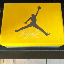 Yellow Jordan 4 