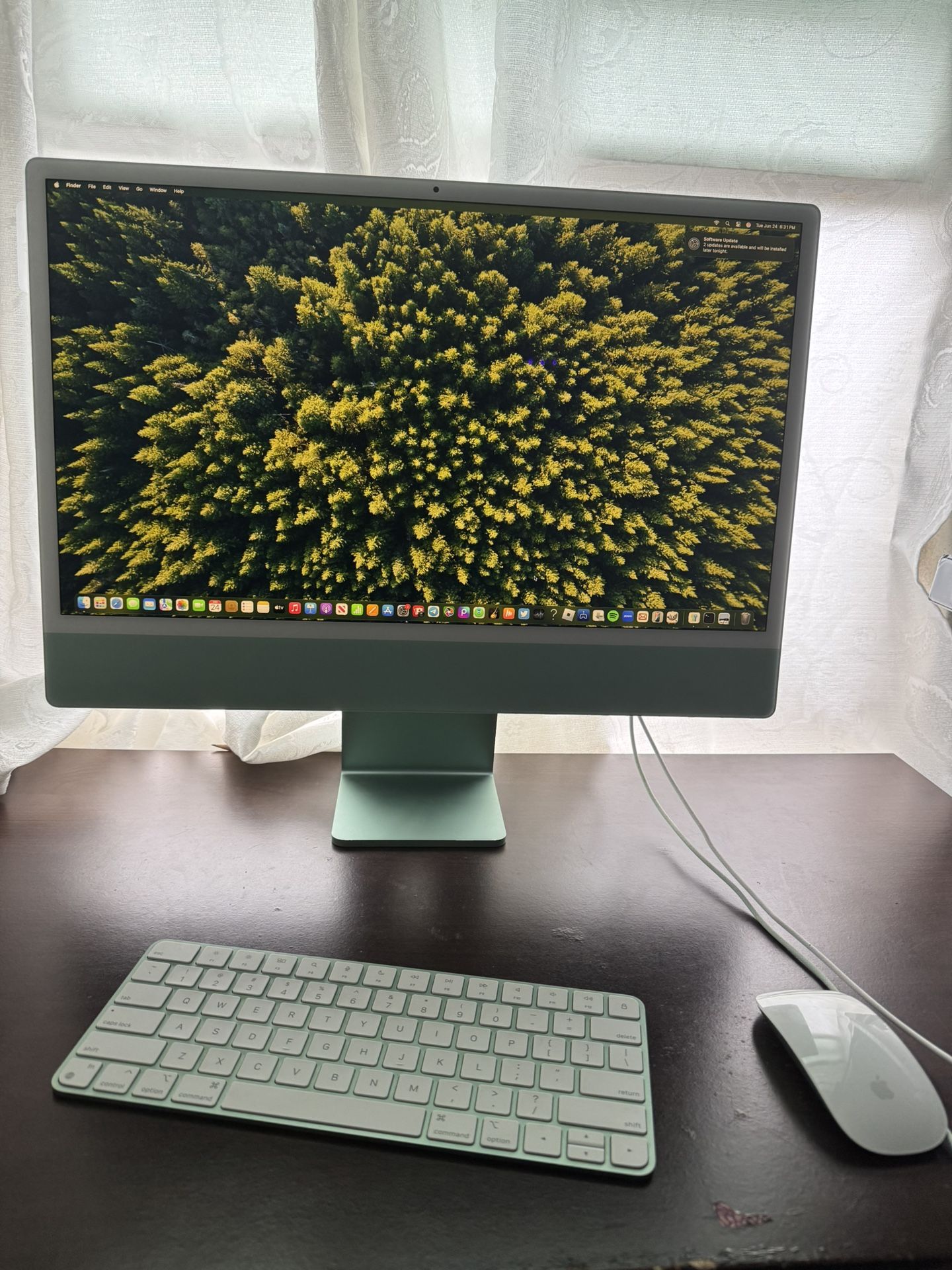 Apple iMac 24" All-in-One M4 chip 8 Core GPU/CPU 16GB RAM 256GB SSD MWUE3LL/A