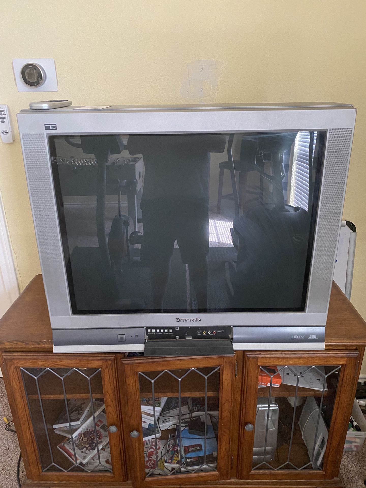 Panasonic CRT 32 Inch HD TV