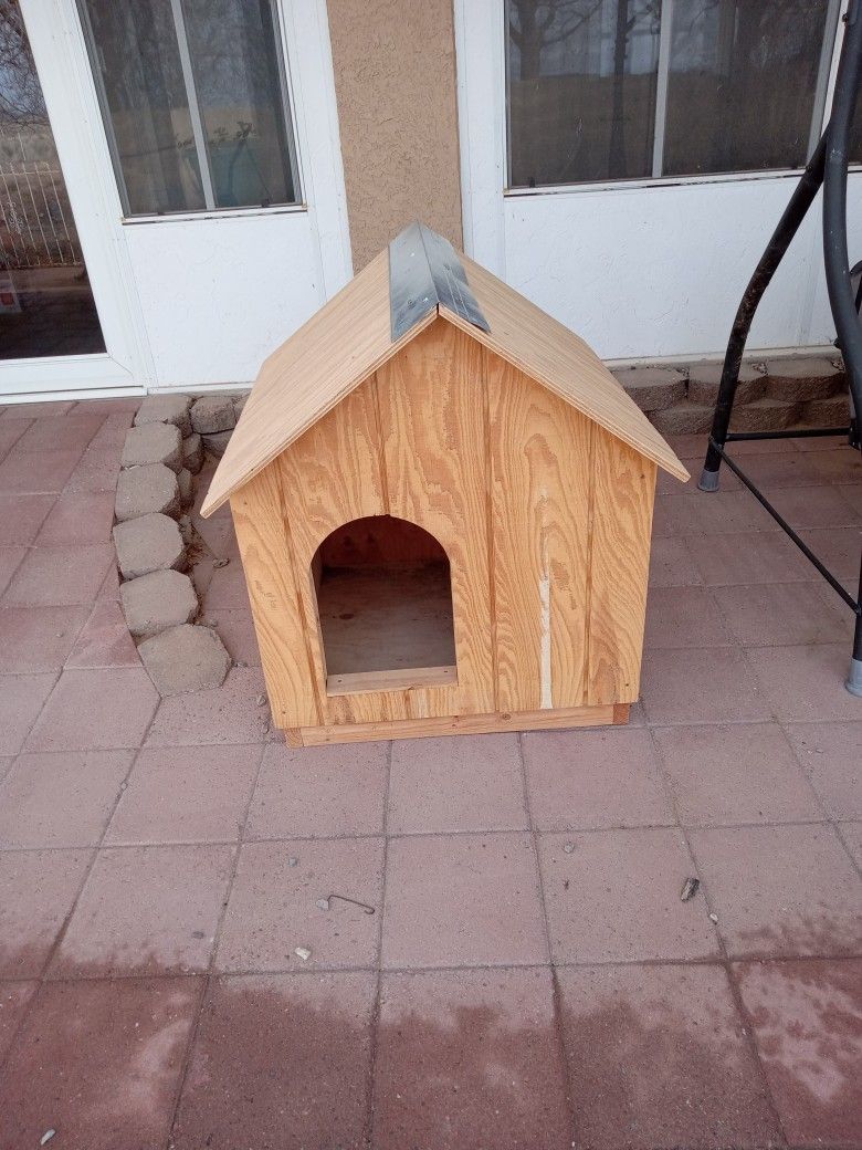 Insulated. Dog House 
