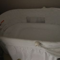 Used Delta Smooth Glide Bassinet ,In Great Condition