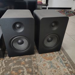 Kanto YU6 Powered Speakers – Excellent Condition – Great Sound