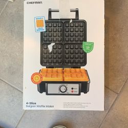 Belgian waffle maker - 4 slice - Chefman