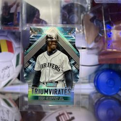 Ken Griffey Jr 2023 Stadium Club Triumvirates Fue Cut Refractor!