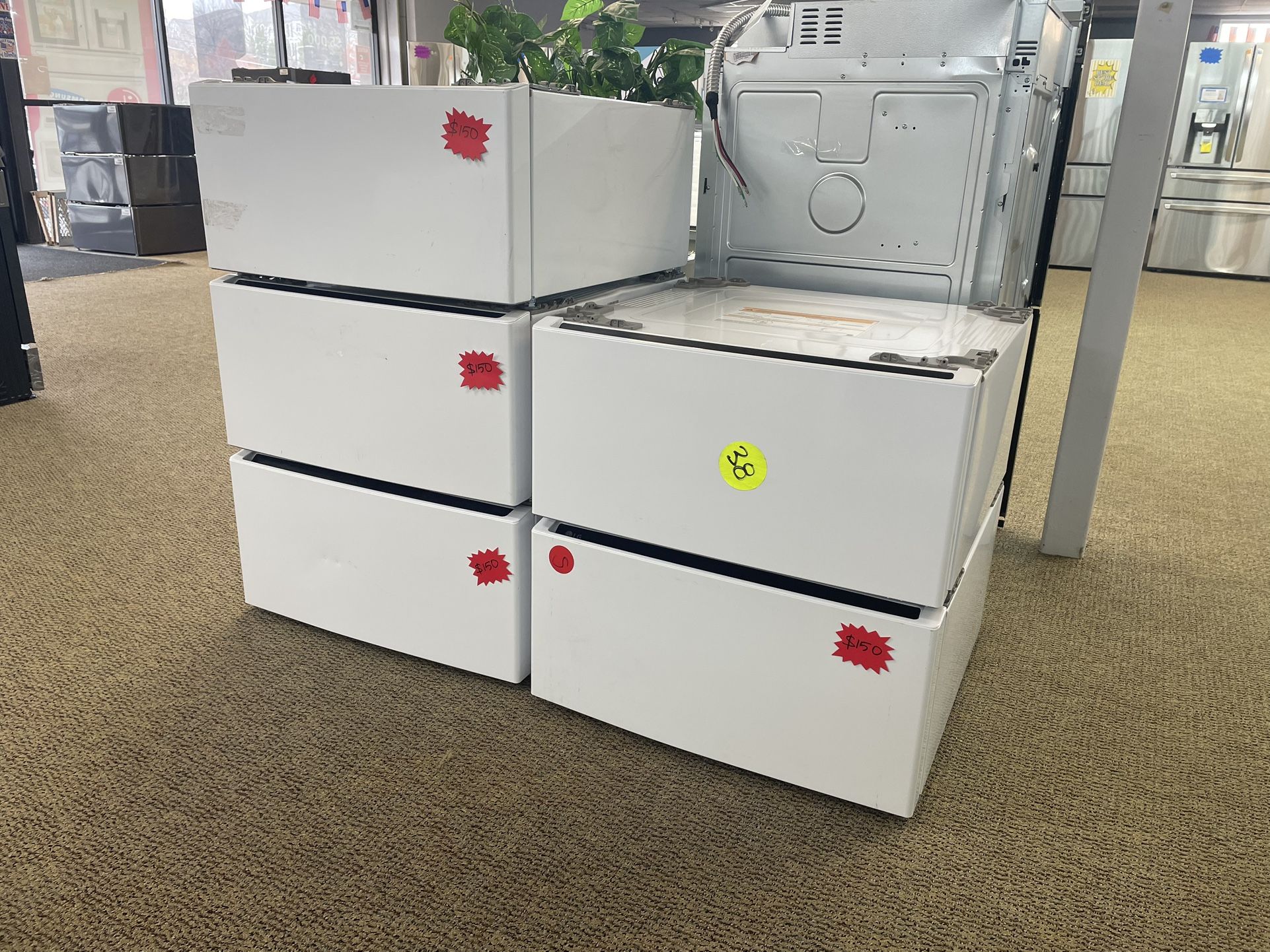 Never Used 27β Wide LG Pedestals Only $150