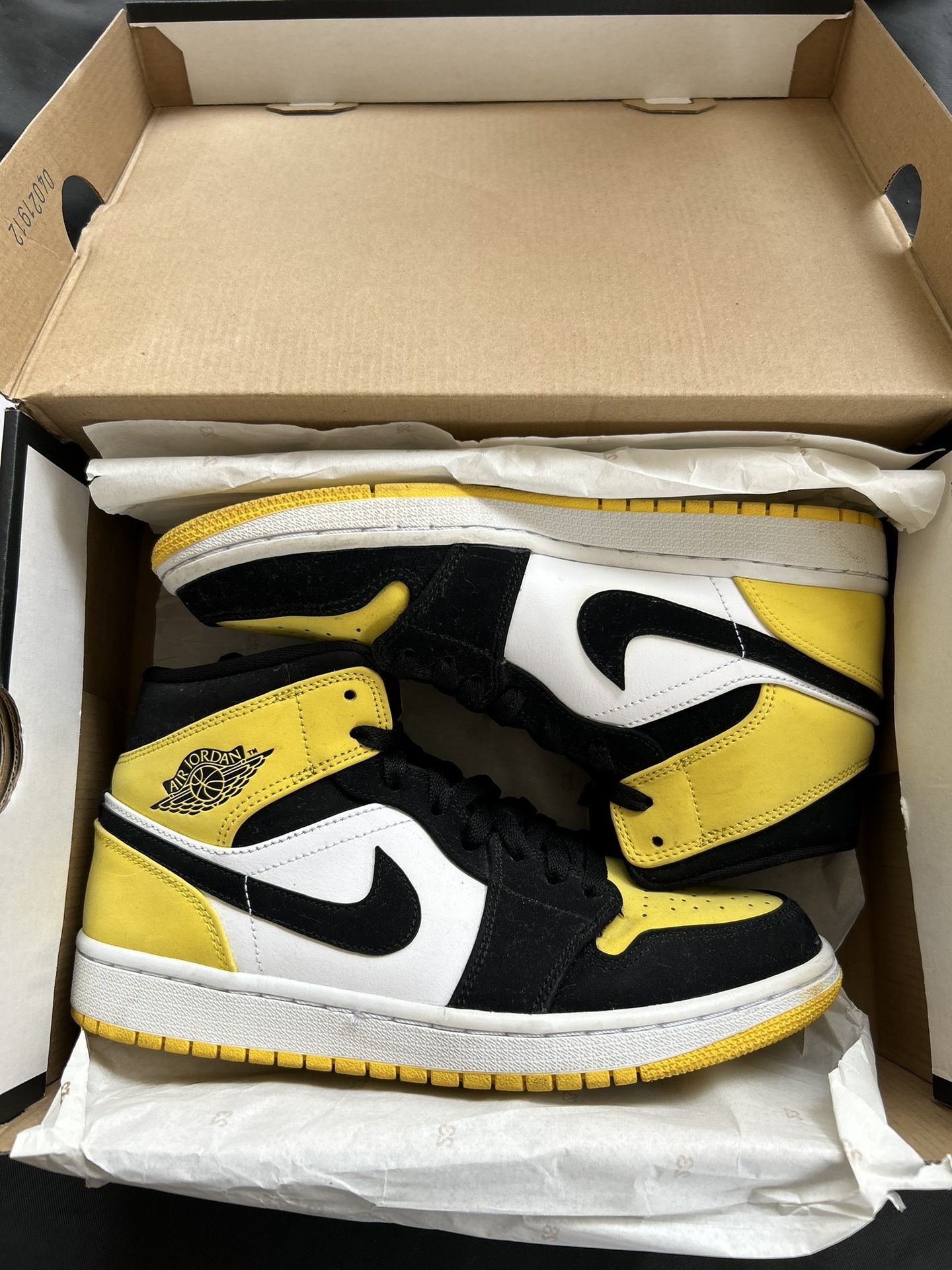 AIR JORDAN MID YELLOW TOE BLACK MENS SIZE