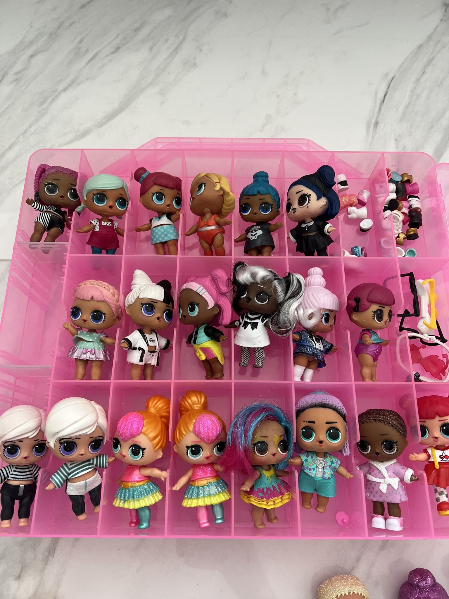 LOL DOLLS AND CASE