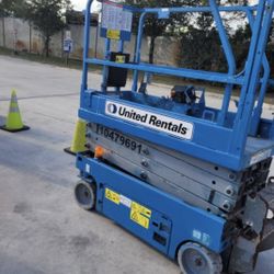 Electric Scissor Lift 19’