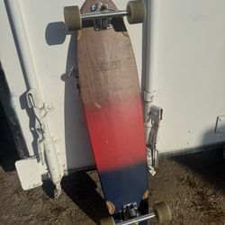 GLOBE PINNER CLASSIC SKATEBOARD COMPLETE-9x40