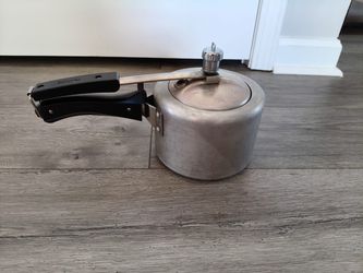 Small 2 liter pressure cooker