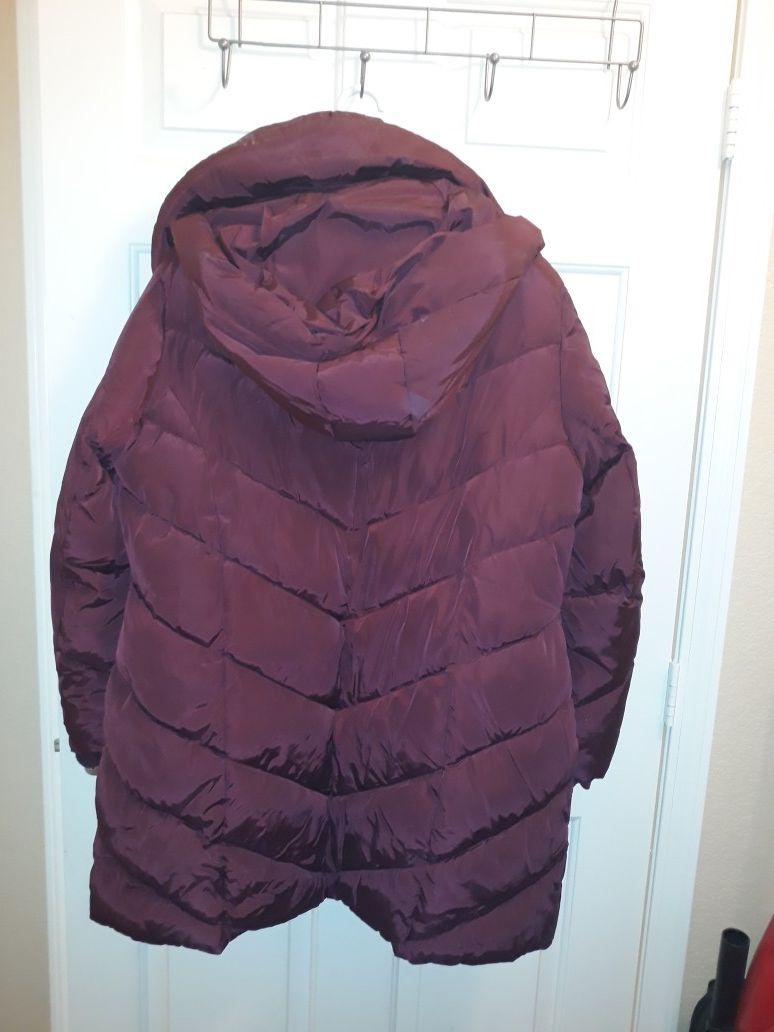 Steve Madden polyester winter coat. XL, padded with padded hood. Very warm