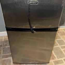 Mini Fridge 