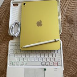 Apple iPad 10th Generation 256GB With Keyboard case and Pencil