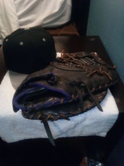 Black. 13in  1st basemans  glove  (MIZUNA)