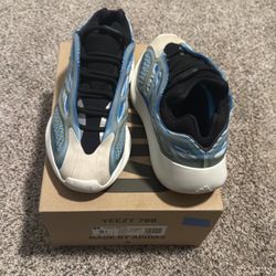 Yeezy 700 V3