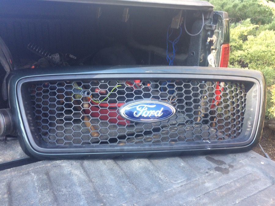 Upper hood grill for 2006 ford f150 xlt