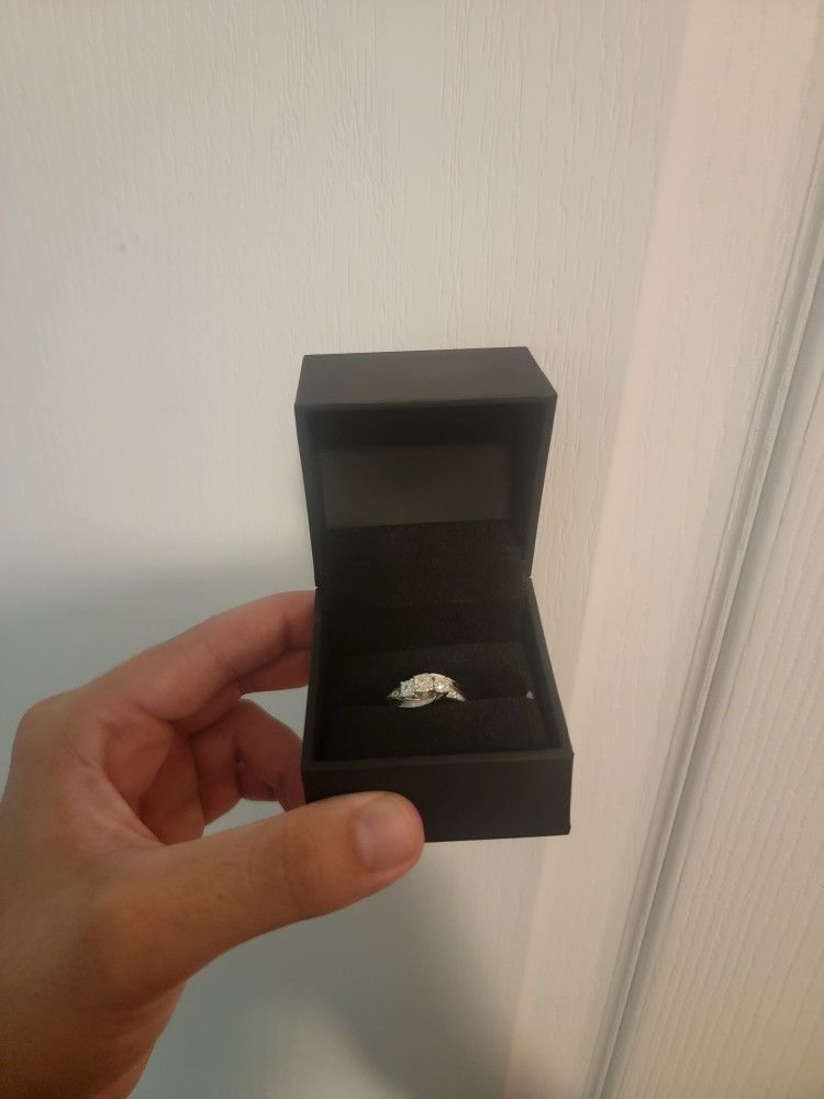 10k White Gold Diamond Ring $400 OBO