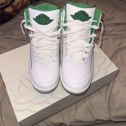Retro 2 White Lucky Green Size 9.5